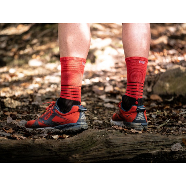 COMPRESSPORT MID COMPRESION SOCKS BLACK RED