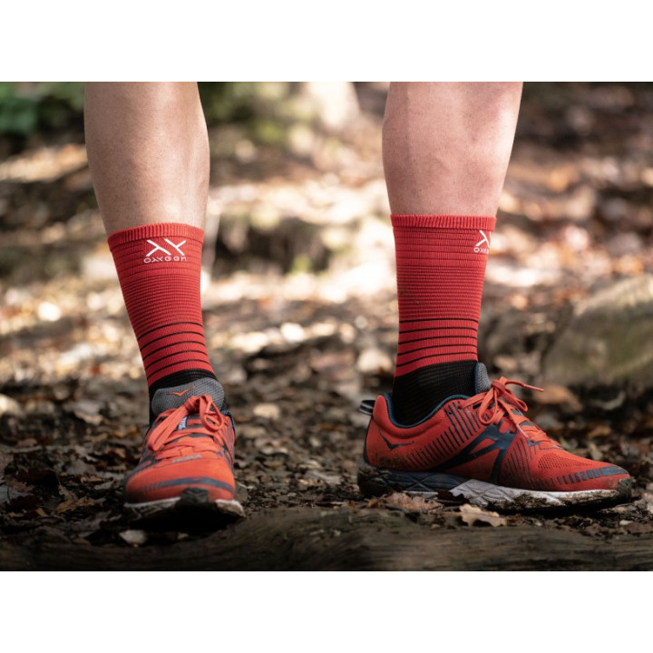 COMPRESSPORT MID COMPRESION SOCKS BLACK RED